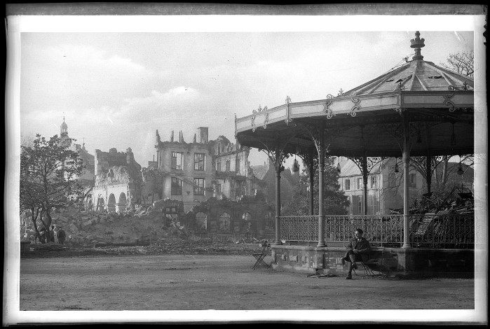 Caen Place de la République 1944