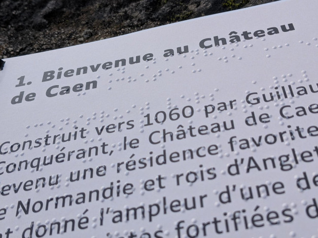 Carnet de visite tactile - château de Caen