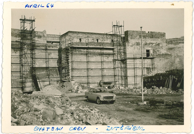 Rémy Marie, Reconstruction des remparts du château de Caen, avril 1964, Achives de Caen
